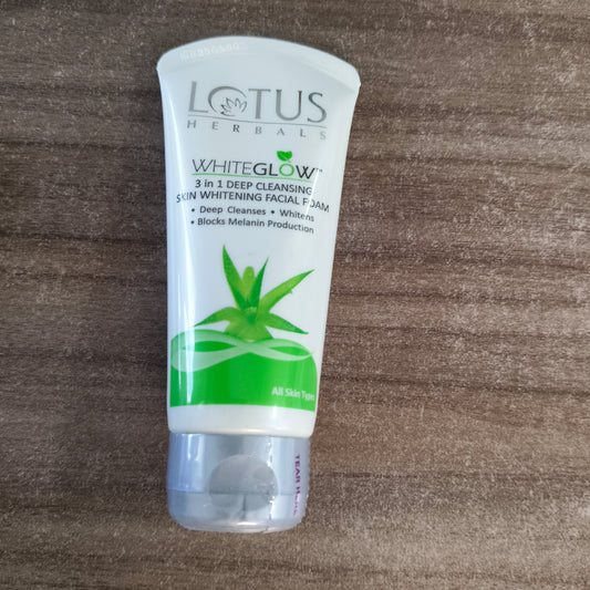 Lotus whiteglow cleansing foam